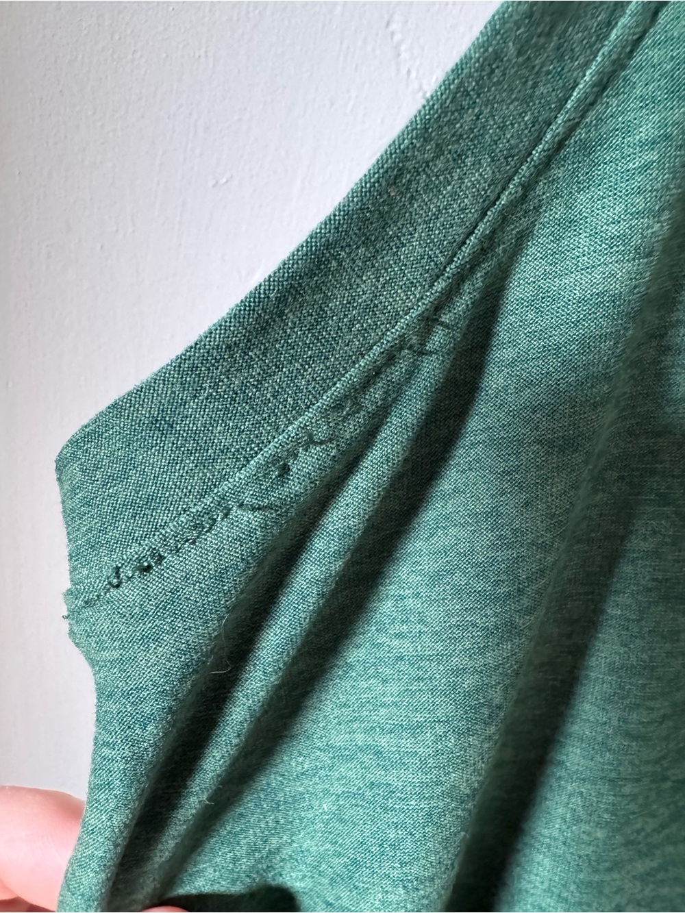 Beyond Yoga Classic Sleeveless Crewneck Tank Top in Forest Green Size L - Picture 7 of 8